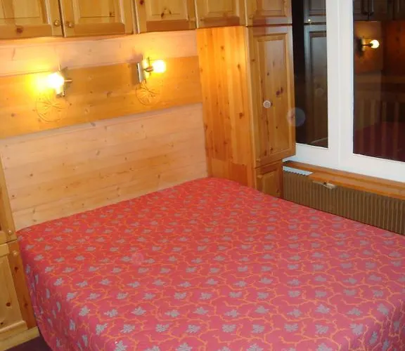 In Roc De Peclet By Piaunddirk