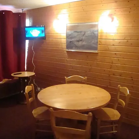 In Roc De Peclet By Piaunddirk Val Thorens